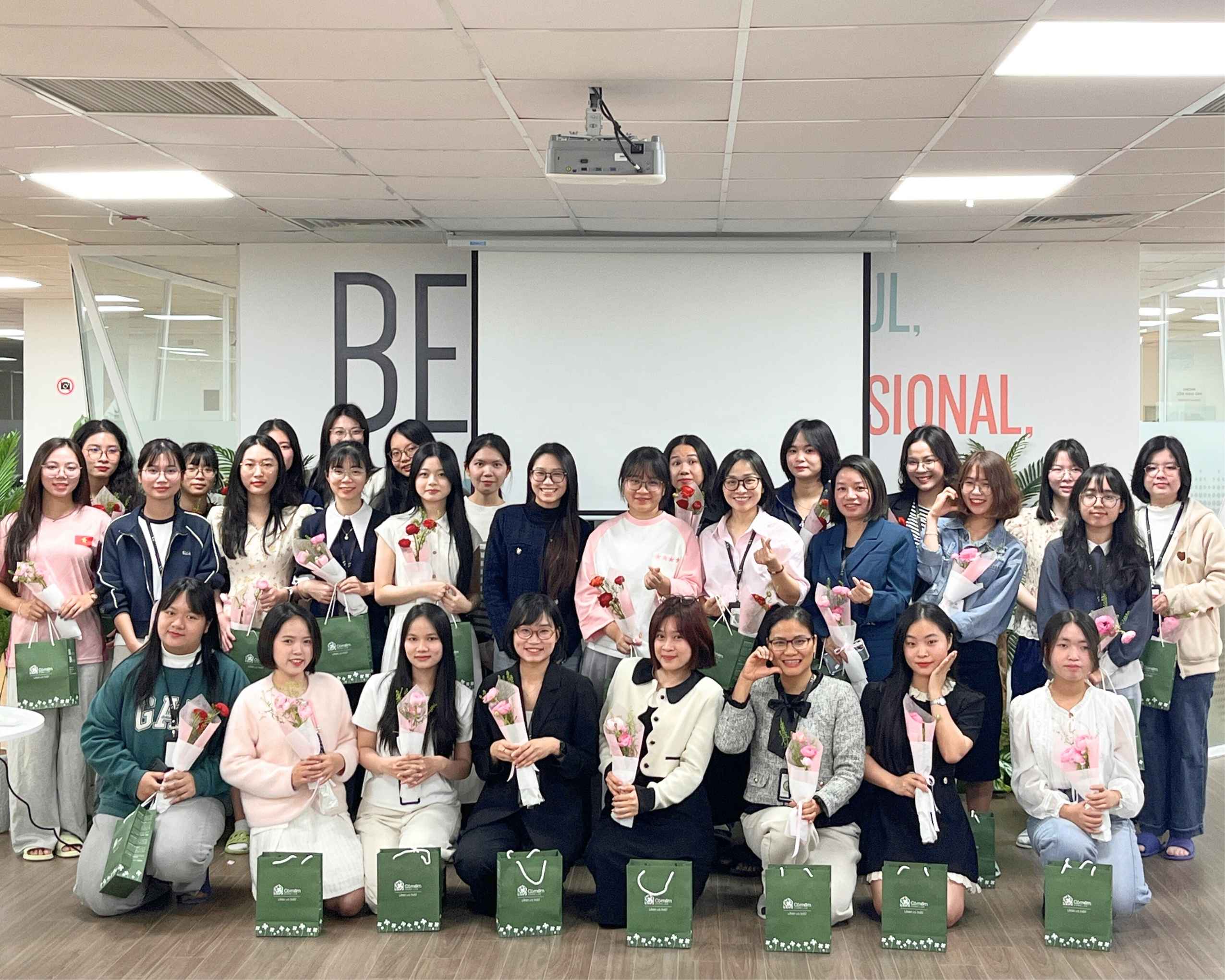 国際女性デー（3月8日）おめでとうございます